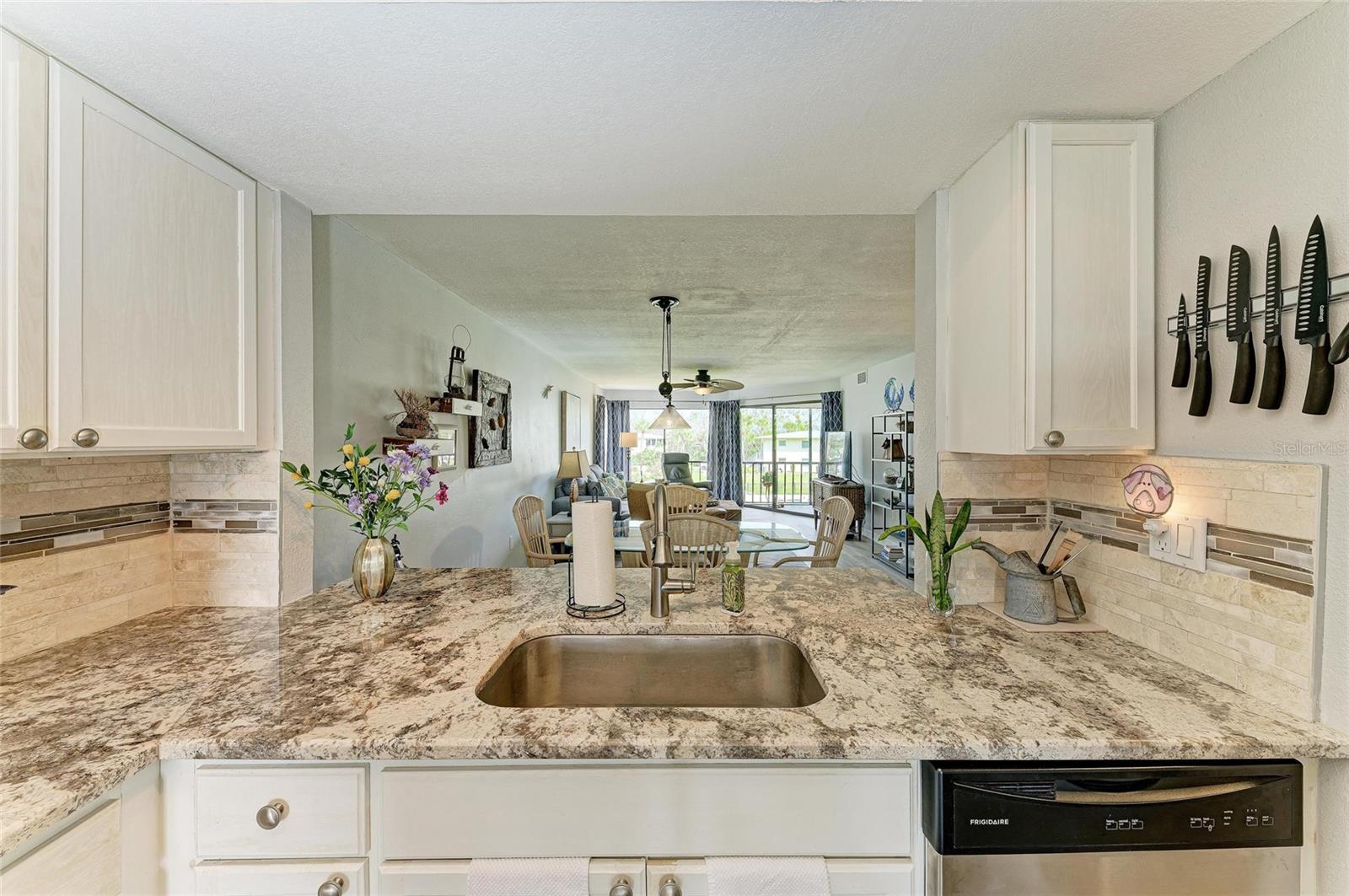 3805 E BAY DR #301, HOLMES BEACH, FL, 34217