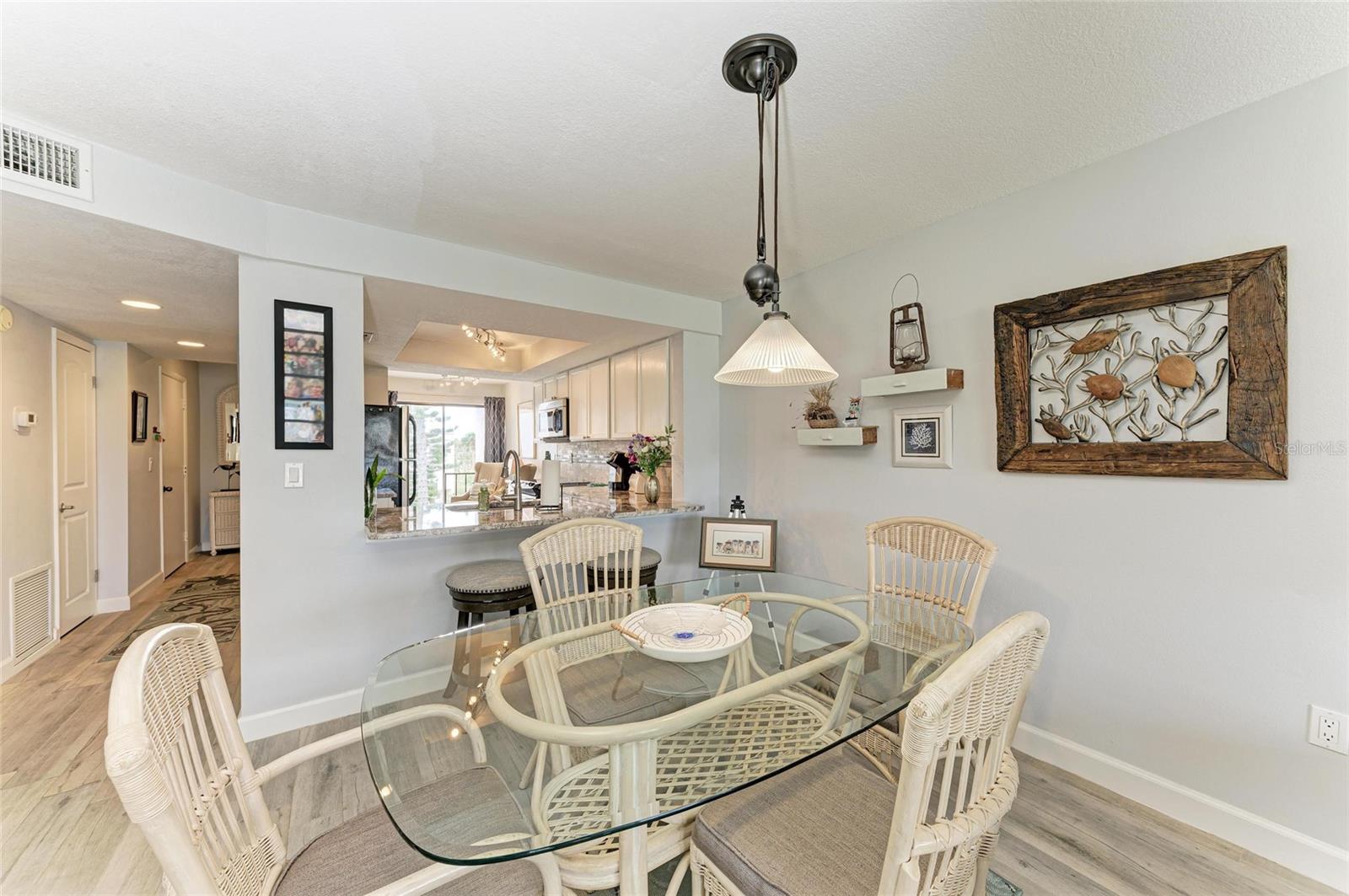 3805 E BAY DR #301, HOLMES BEACH, FL, 34217