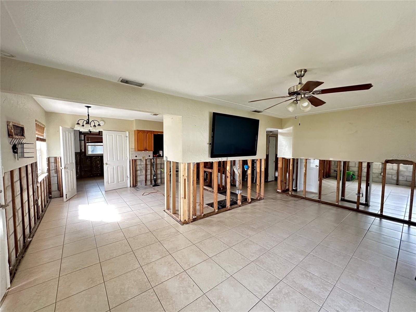 817 61ST AVE NE, ST PETERSBURG, FL, 33703