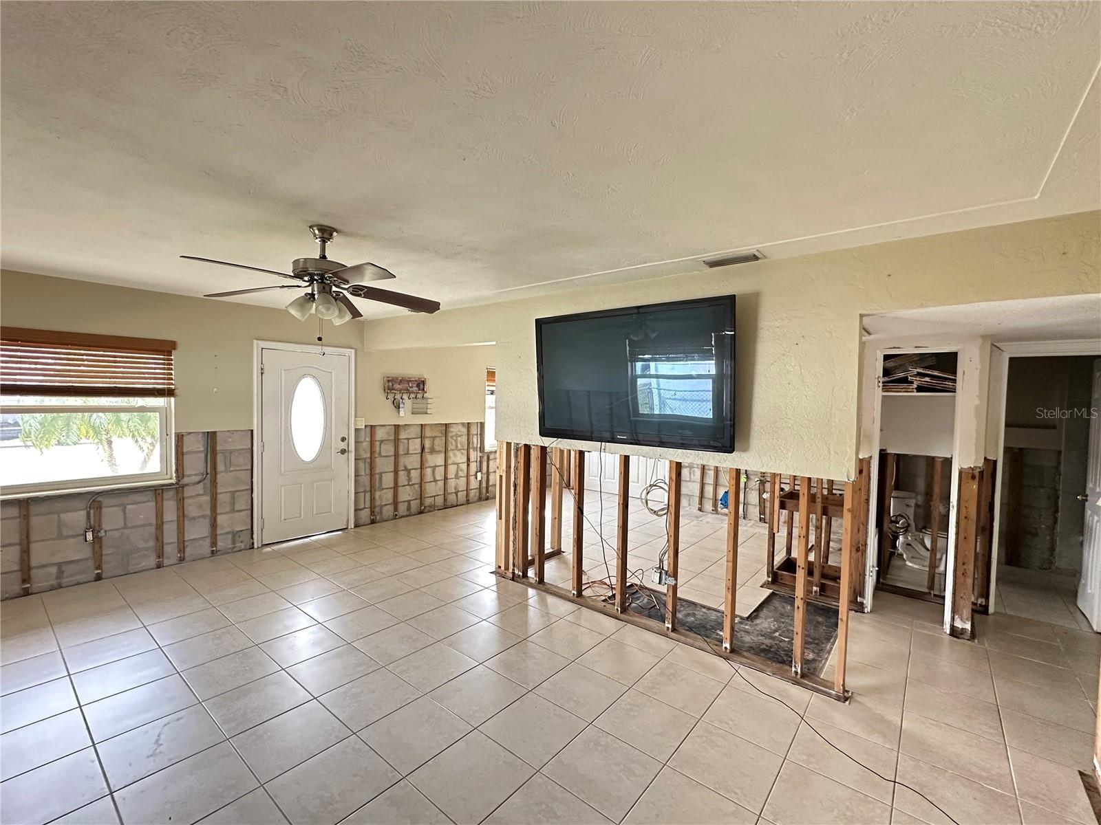 817 61ST AVE NE, ST PETERSBURG, FL, 33703