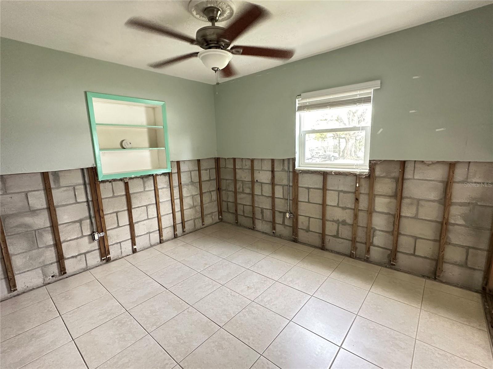817 61ST AVE NE, ST PETERSBURG, FL, 33703