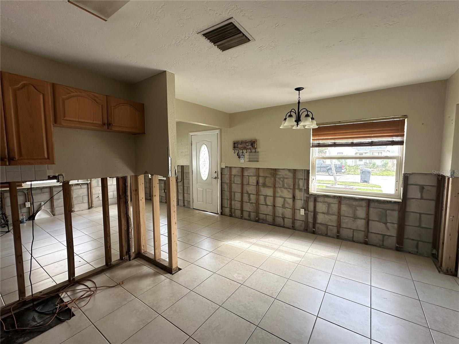 817 61ST AVE NE, ST PETERSBURG, FL, 33703