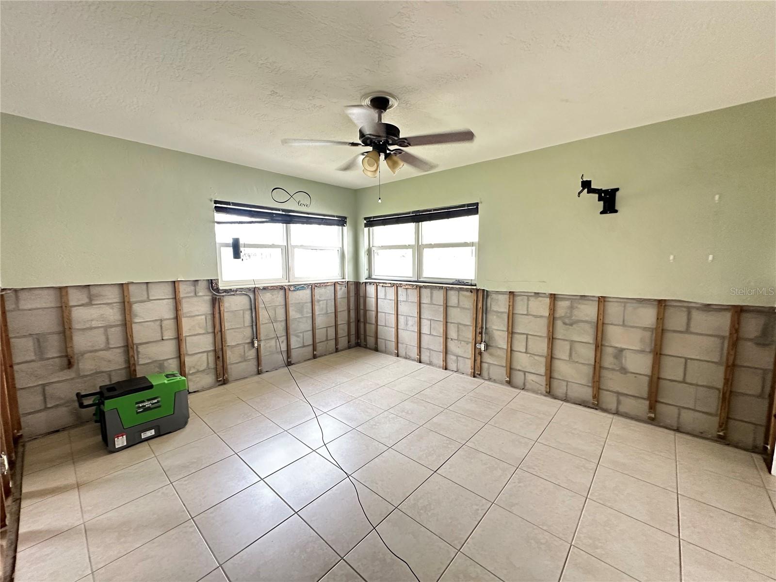 817 61ST AVE NE, ST PETERSBURG, FL, 33703