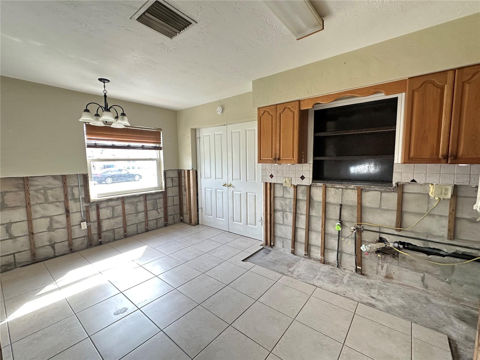 817 61ST AVE NE, ST PETERSBURG, FL, 33703