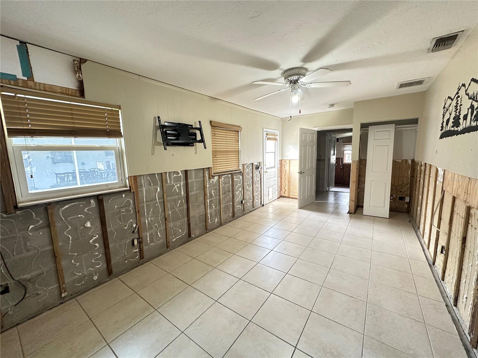 817 61ST AVE NE, ST PETERSBURG, FL, 33703