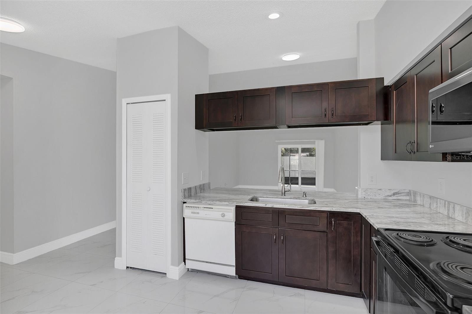 873 OAK MANOR CIR, ORLANDO, FL, 32825