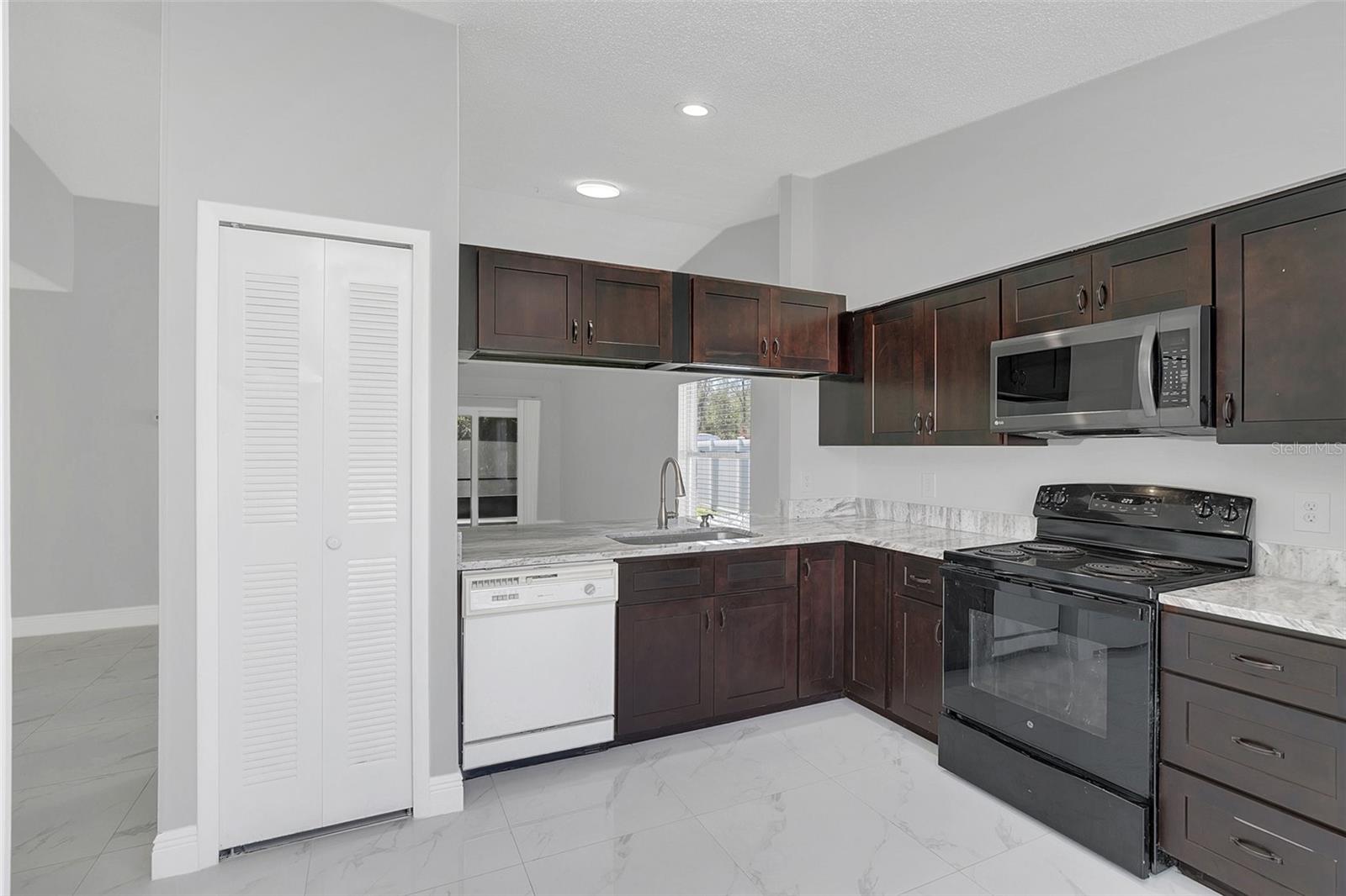 873 OAK MANOR CIR, ORLANDO, FL, 32825