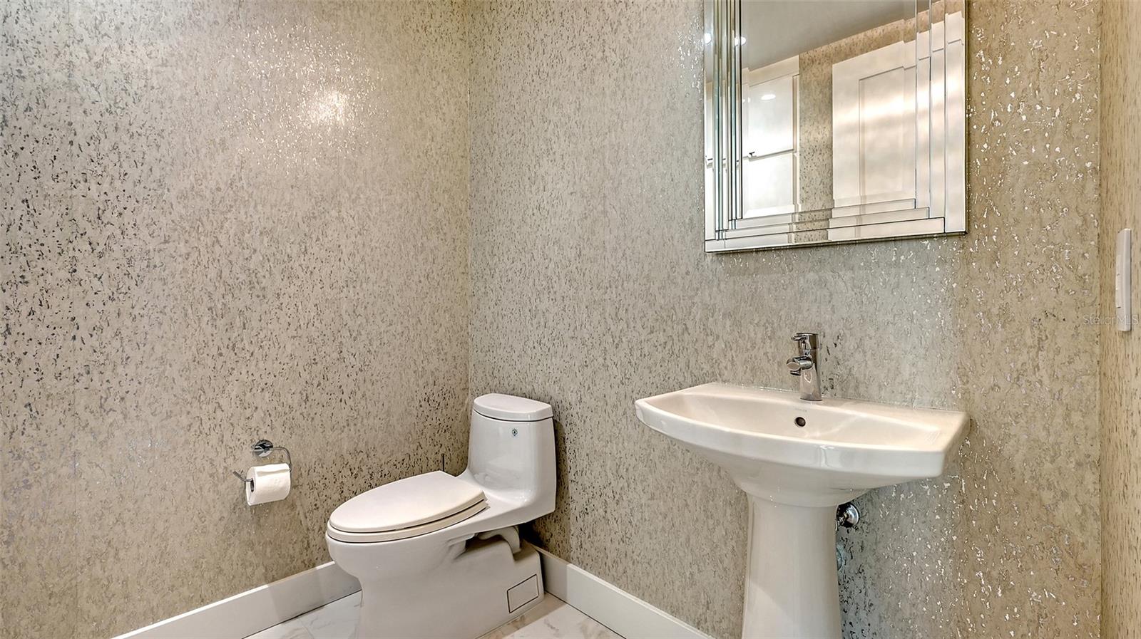 1155 N GULFSTREAM AVE #1107, SARASOTA, FL, 34236