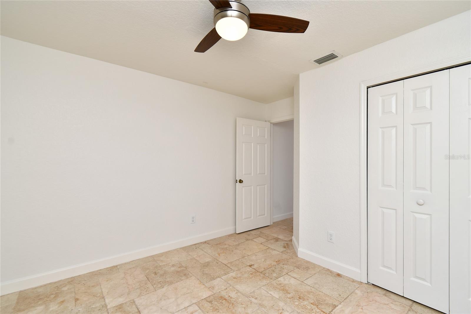 2040 KING TARPON DR, PUNTA GORDA, FL, 33955