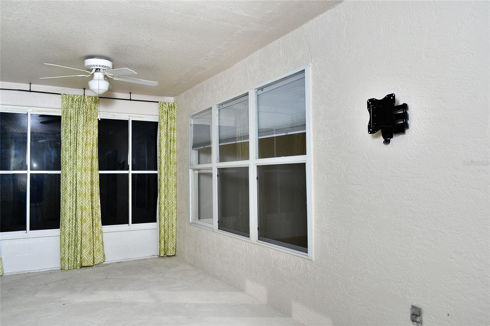 2040 KING TARPON DR, PUNTA GORDA, FL, 33955