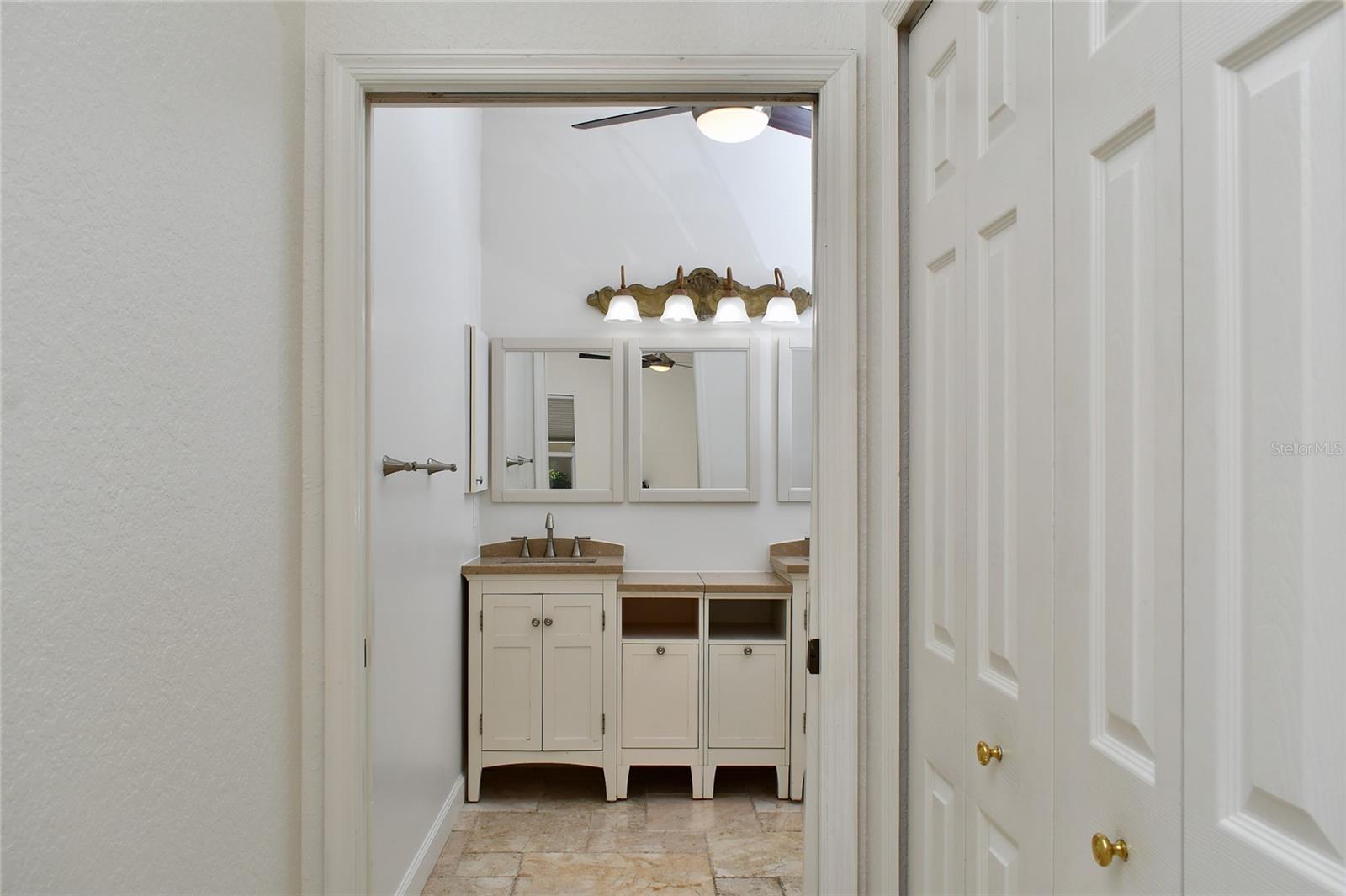 2040 KING TARPON DR, PUNTA GORDA, FL, 33955