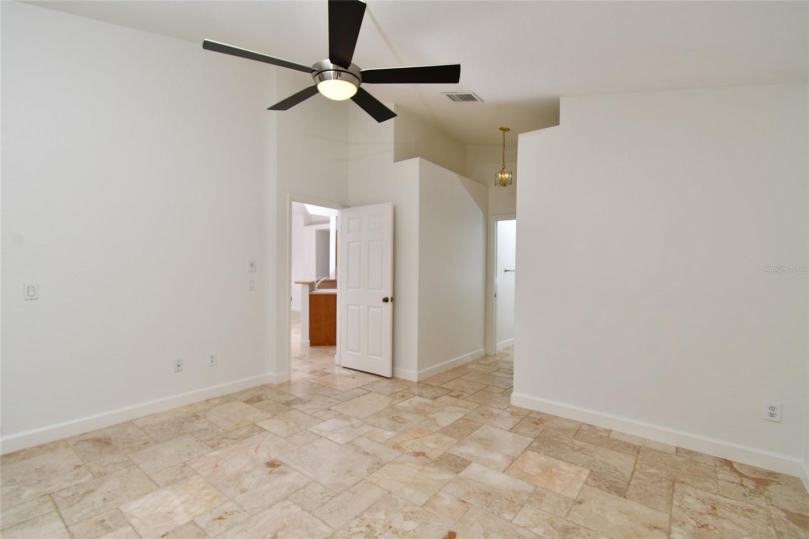 2040 KING TARPON DR, PUNTA GORDA, FL, 33955