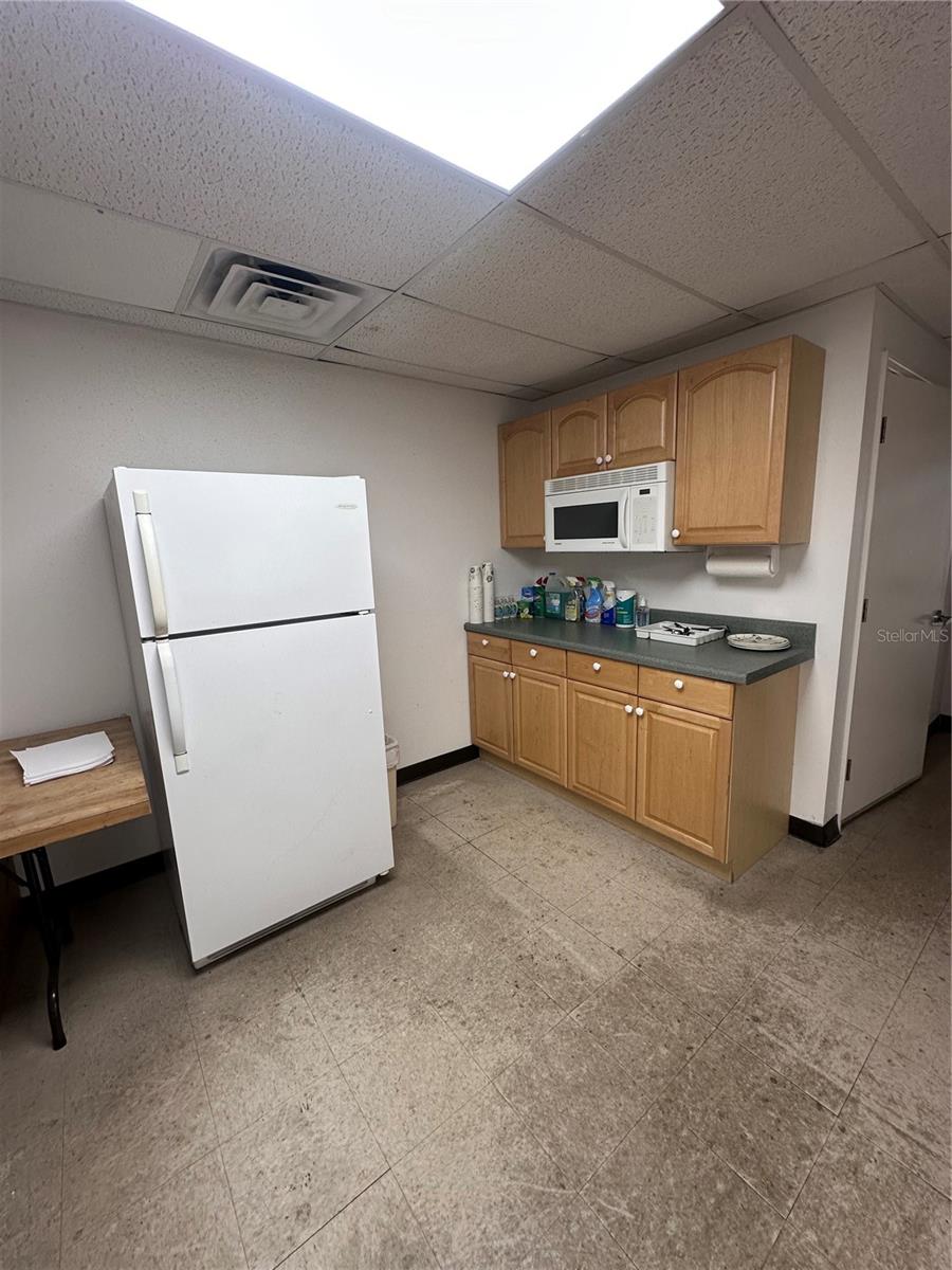 2427 PORTER LAKE DR #104, SARASOTA, FL, 34240