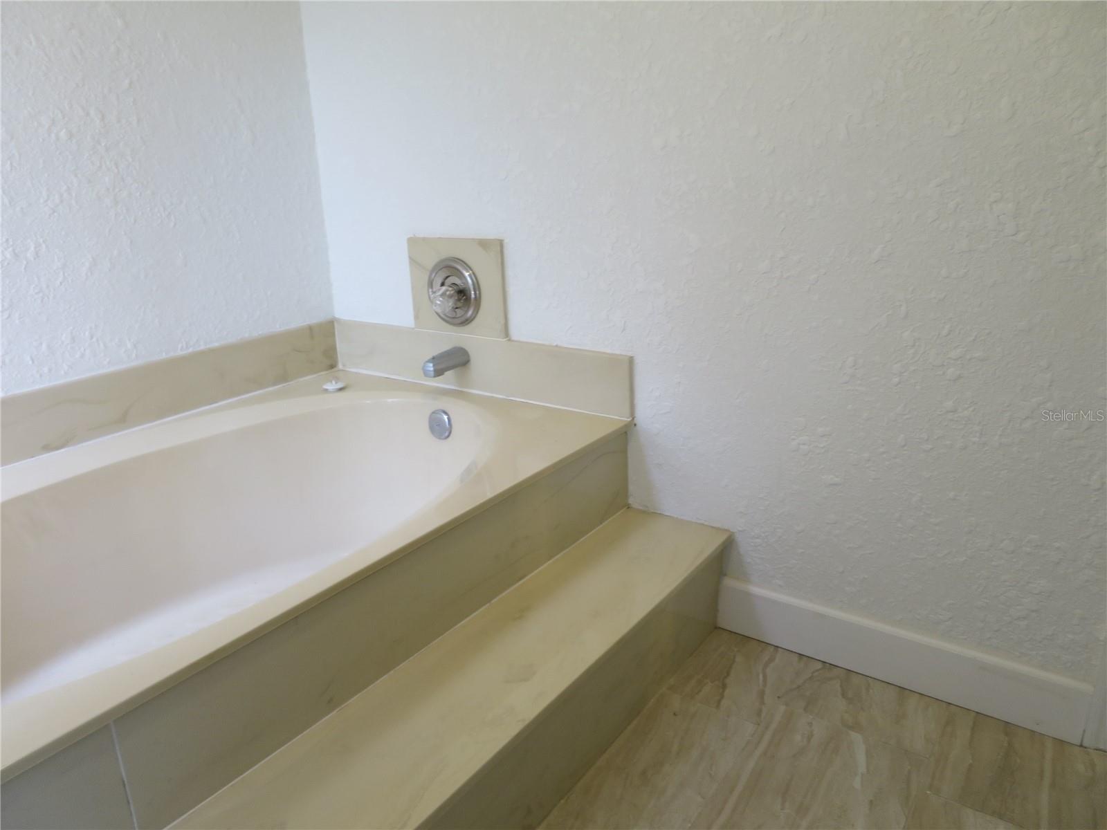 237 S SHADOWBAY BLVD, LONGWOOD, FL, 32779