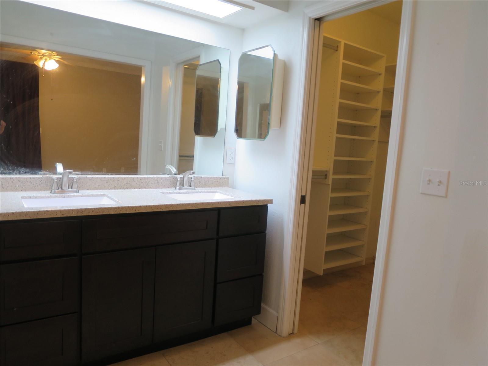 237 S SHADOWBAY BLVD, LONGWOOD, FL, 32779