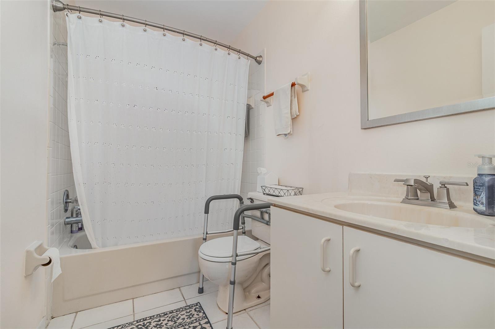 2552 WOODGATE BLVD #204, ORLANDO, FL, 32822