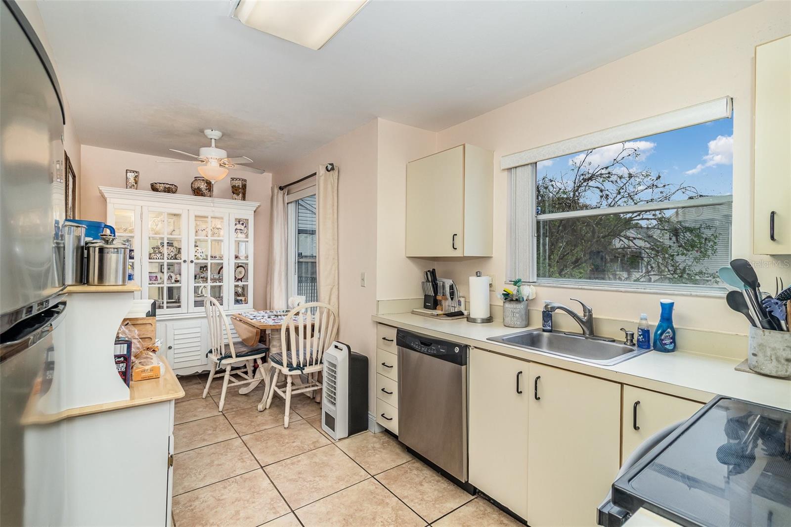 2552 WOODGATE BLVD #204, ORLANDO, FL, 32822