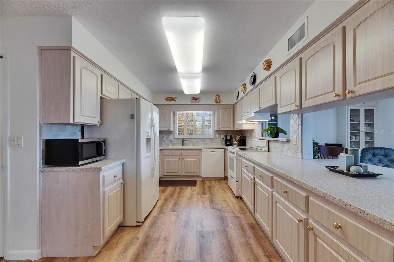 1504 VALLEY FORGE BLVD, SUN CITY CENTER, FL, 33573