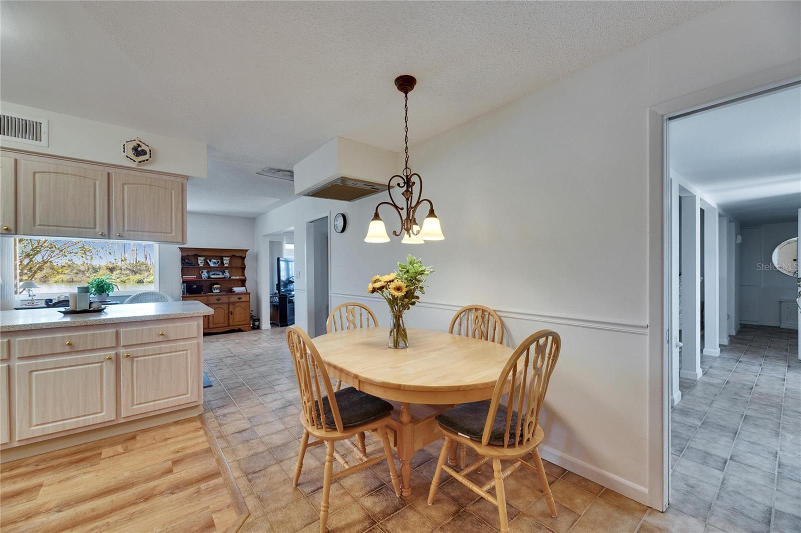 1504 VALLEY FORGE BLVD, SUN CITY CENTER, FL, 33573