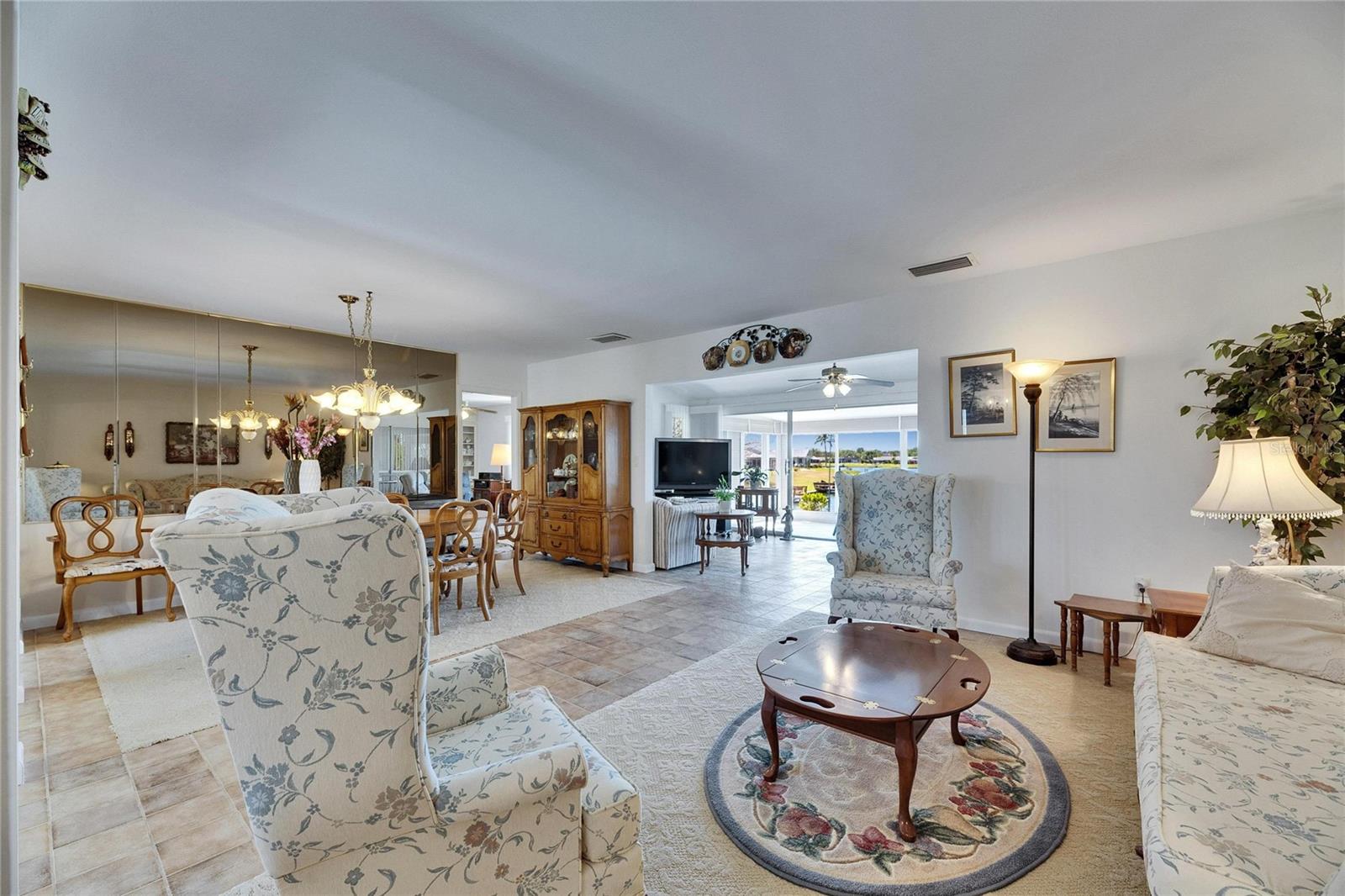 1504 VALLEY FORGE BLVD, SUN CITY CENTER, FL, 33573