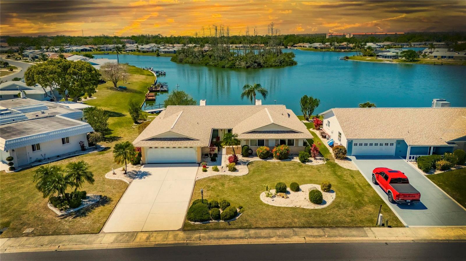 1504 VALLEY FORGE BLVD, SUN CITY CENTER, FL, 33573