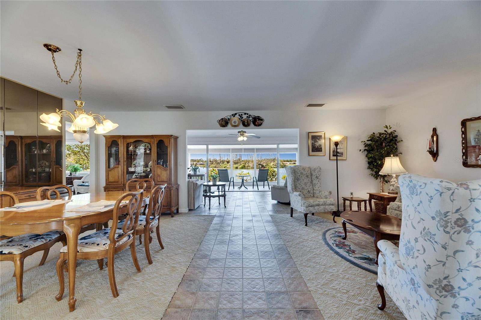 1504 VALLEY FORGE BLVD, SUN CITY CENTER, FL, 33573