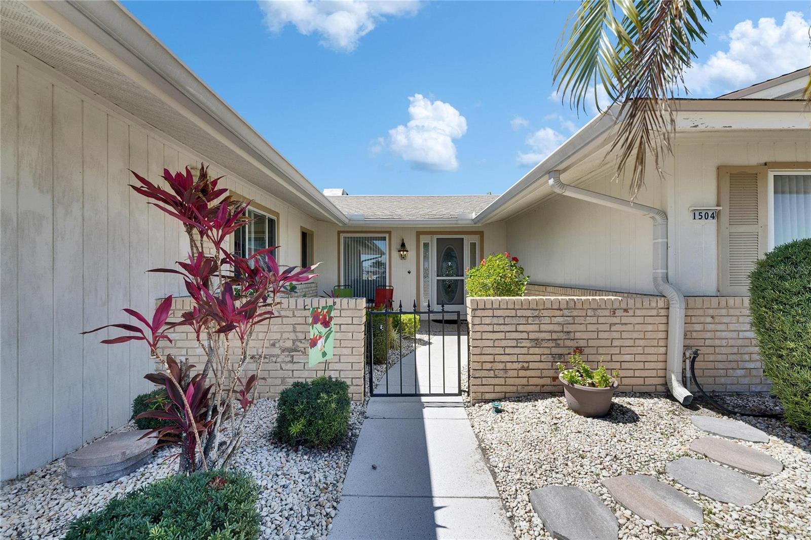 1504 VALLEY FORGE BLVD, SUN CITY CENTER, FL, 33573