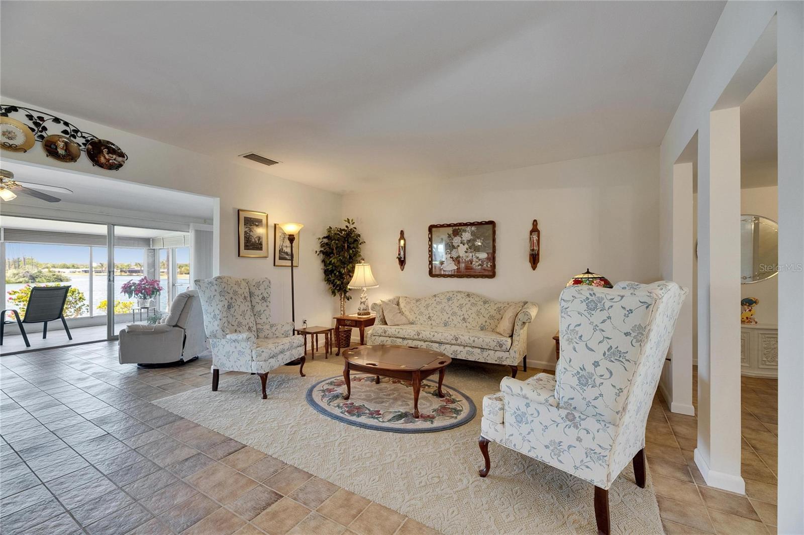 1504 VALLEY FORGE BLVD, SUN CITY CENTER, FL, 33573