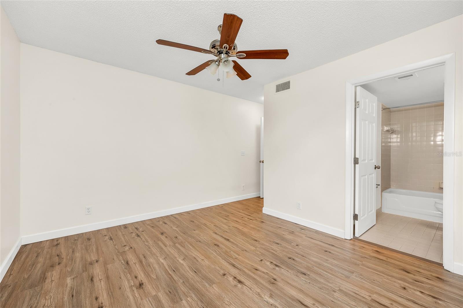 4075 VILLAGE DR #B, DELRAY BEACH, FL, 33445