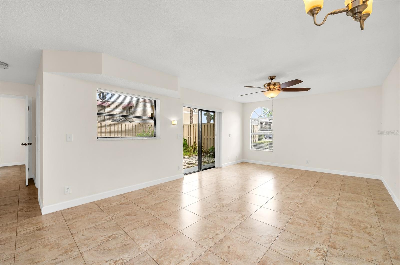 4075 VILLAGE DR #B, DELRAY BEACH, FL, 33445