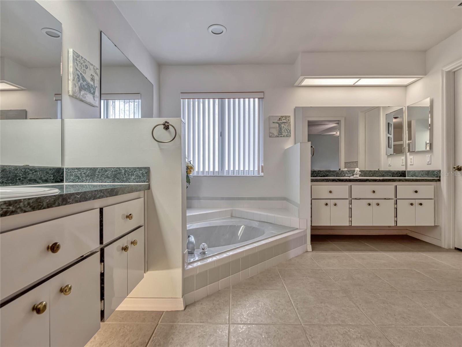 27003 RACQUET CIR, LEESBURG, FL, 34748