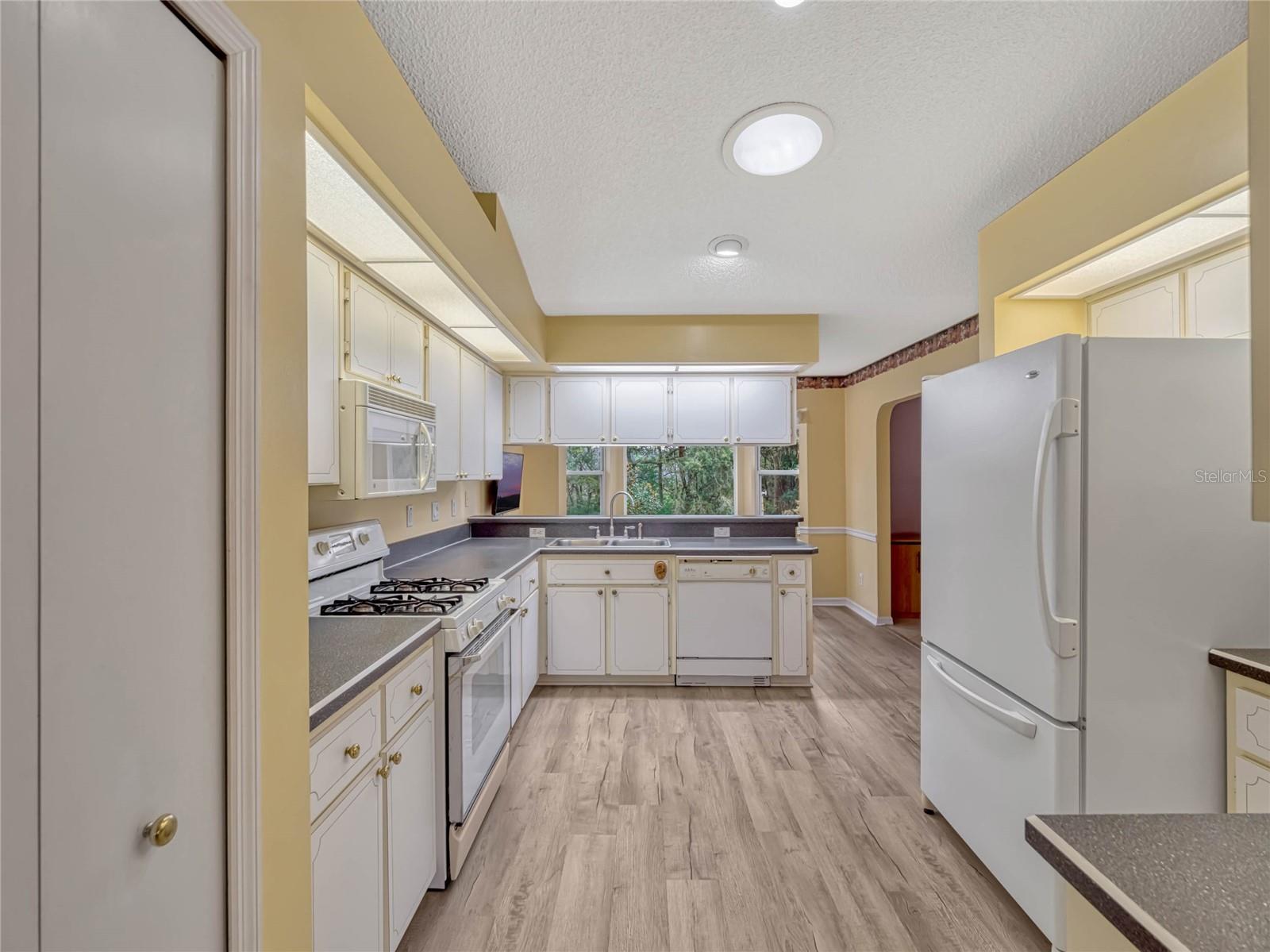 27003 RACQUET CIR, LEESBURG, FL, 34748