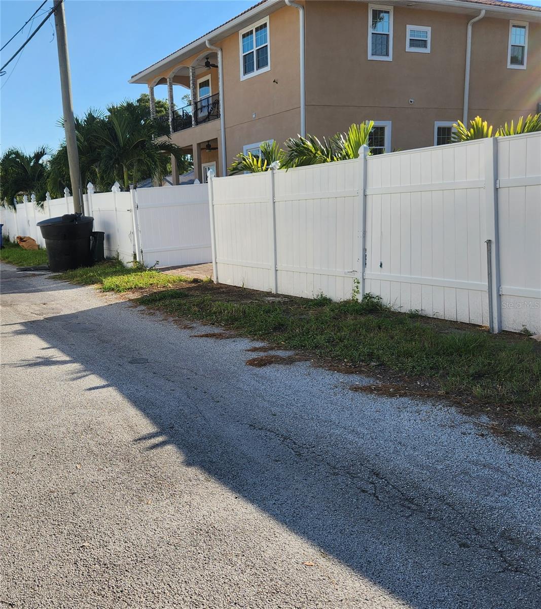 8461 5TH ST N, ST PETERSBURG, FL, 33702