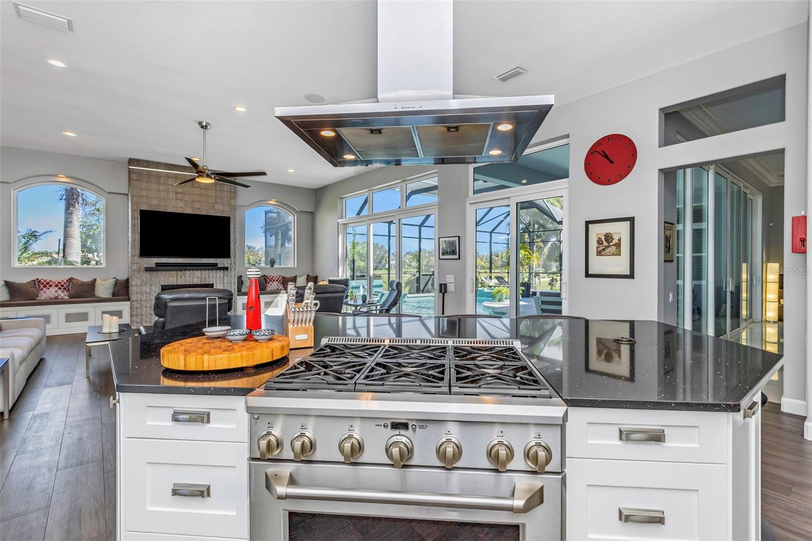 6305 PASADENA POINT BLVD, GULFPORT, FL, 33707