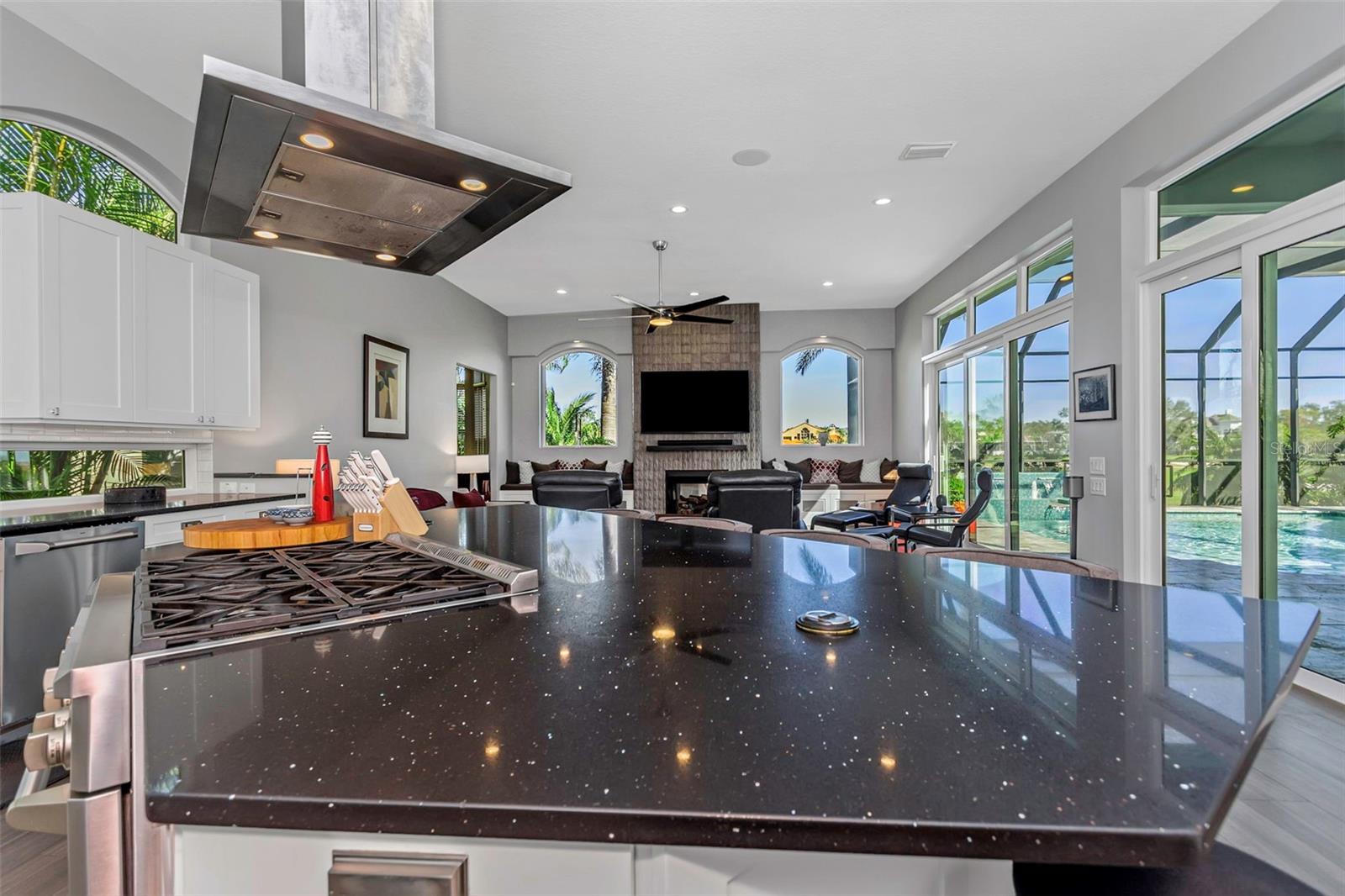 6305 PASADENA POINT BLVD, GULFPORT, FL, 33707