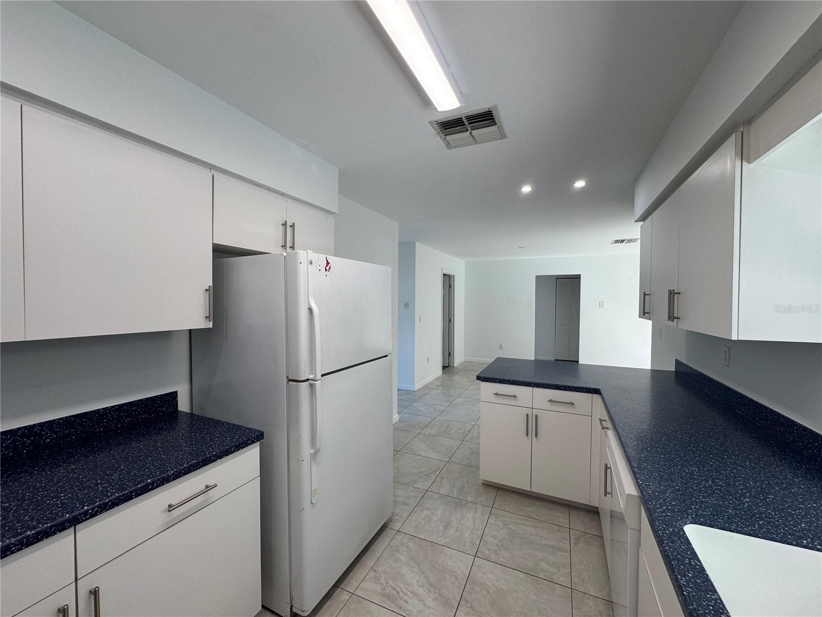 825 DOLPHIN AVE NW, PORT CHARLOTTE, FL, 33948