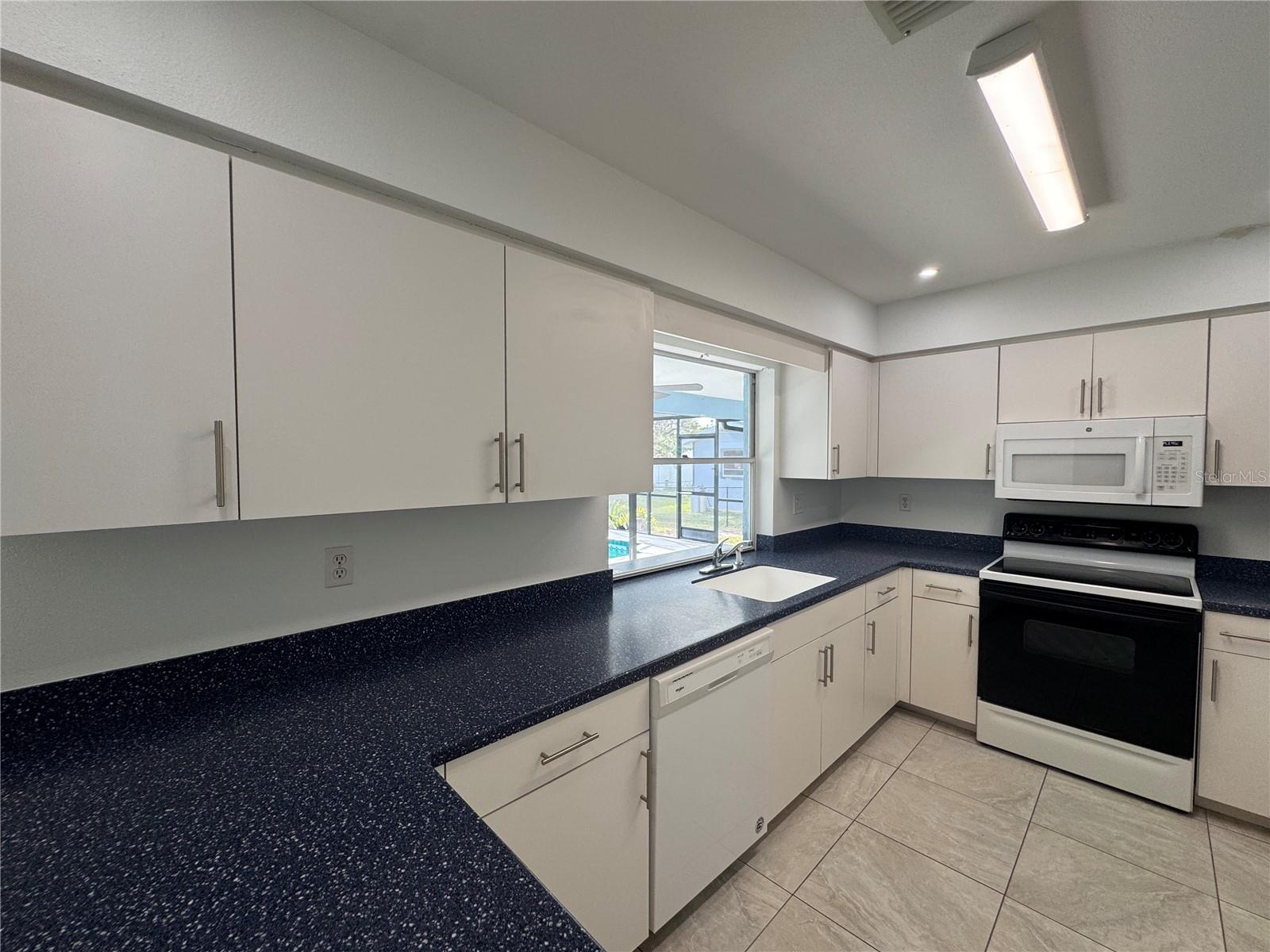 825 DOLPHIN AVE NW, PORT CHARLOTTE, FL, 33948