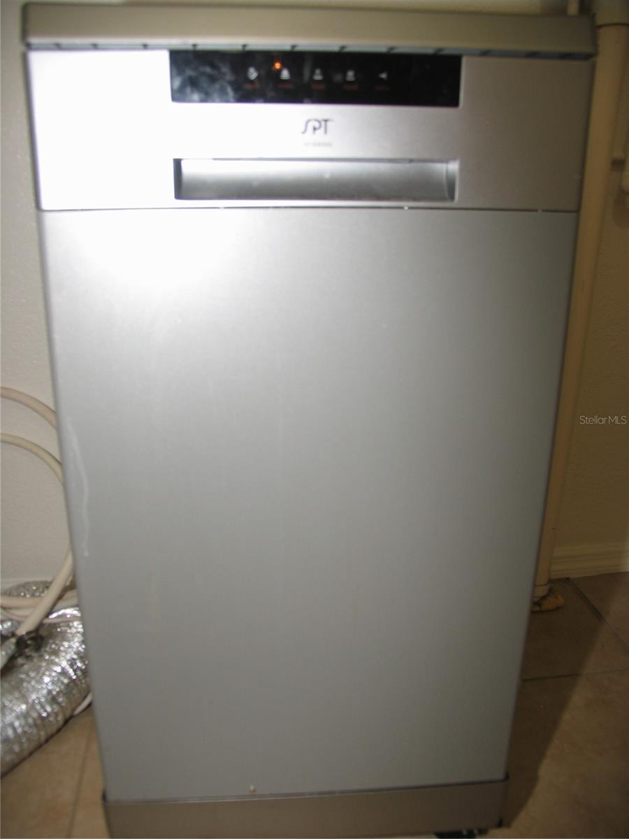 204 EDGEWOOD AVE, CRESCENT CITY, FL, 32112