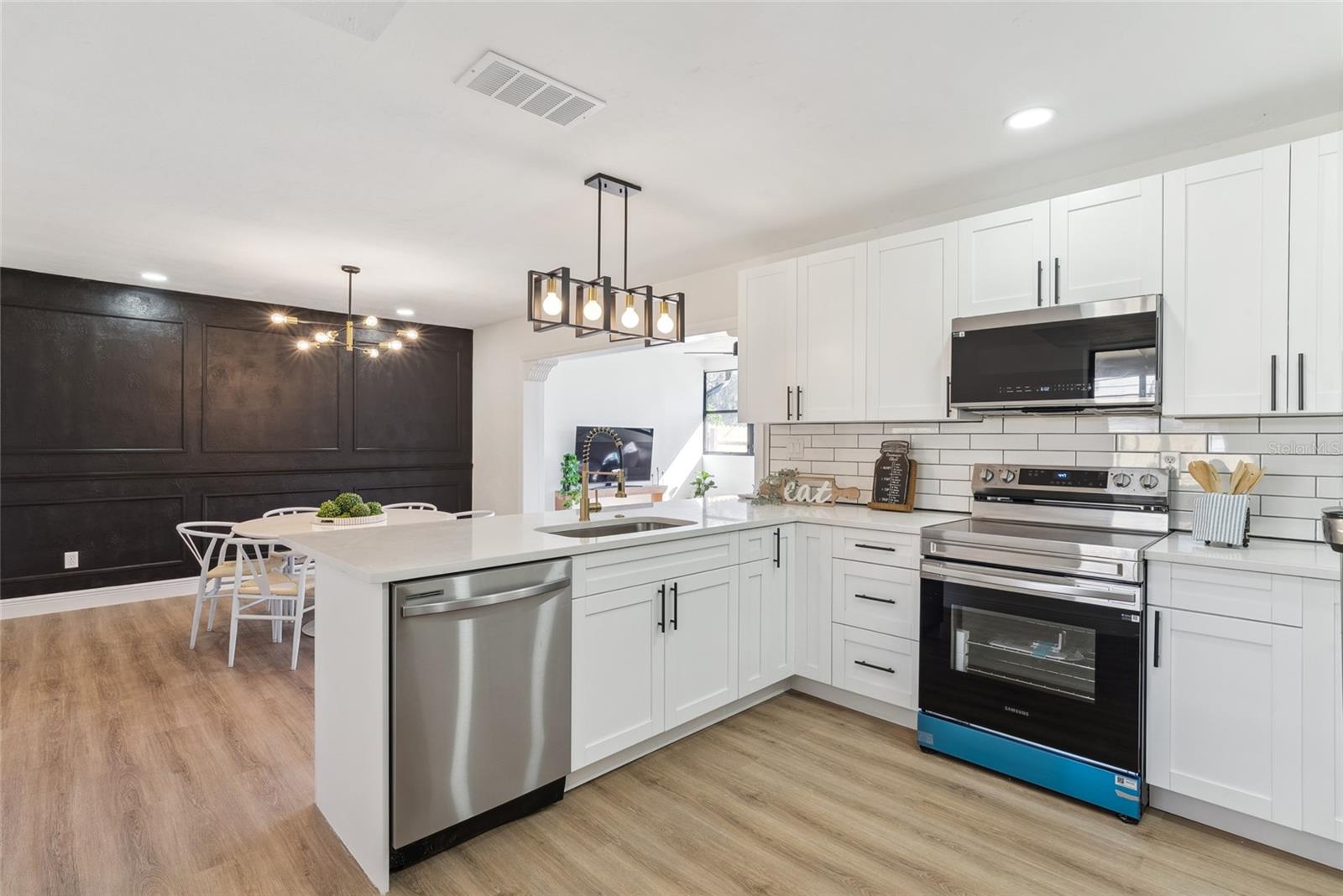 205 MISSION HILLS AVE, TEMPLE TERRACE, FL, 33617