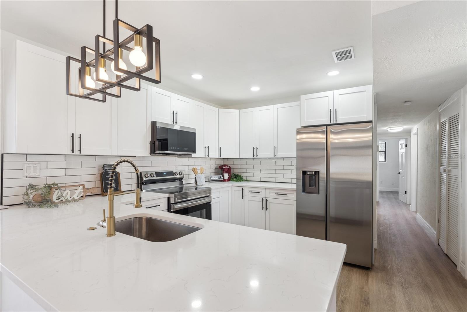 205 MISSION HILLS AVE, TEMPLE TERRACE, FL, 33617
