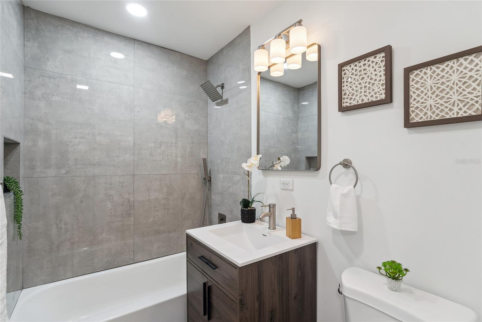 205 MISSION HILLS AVE, TEMPLE TERRACE, FL, 33617