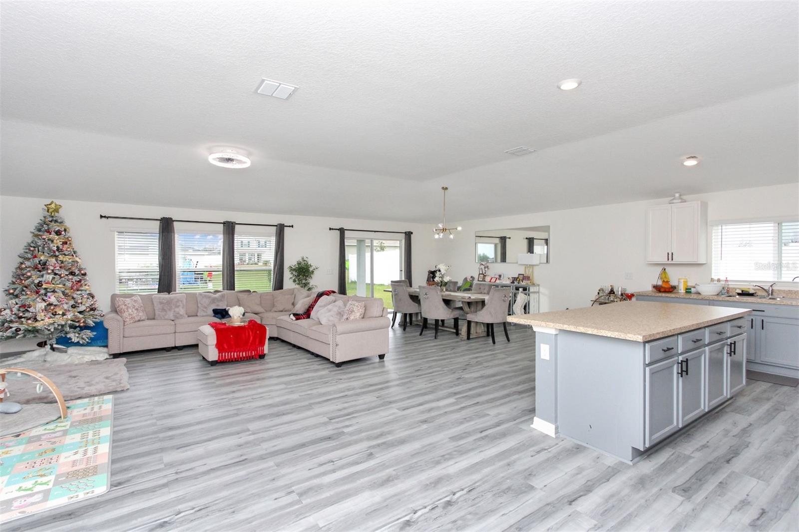 2220 GLADIOLUS LN, MASCOTTE, FL, 34753