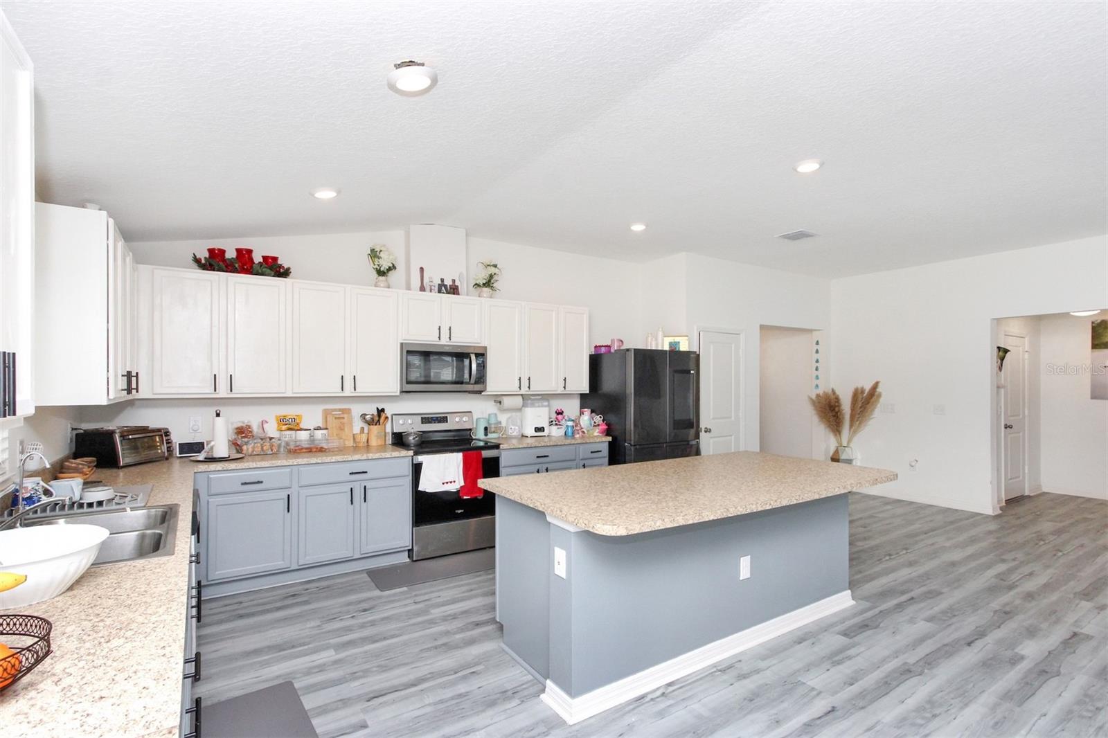 2220 GLADIOLUS LN, MASCOTTE, FL, 34753