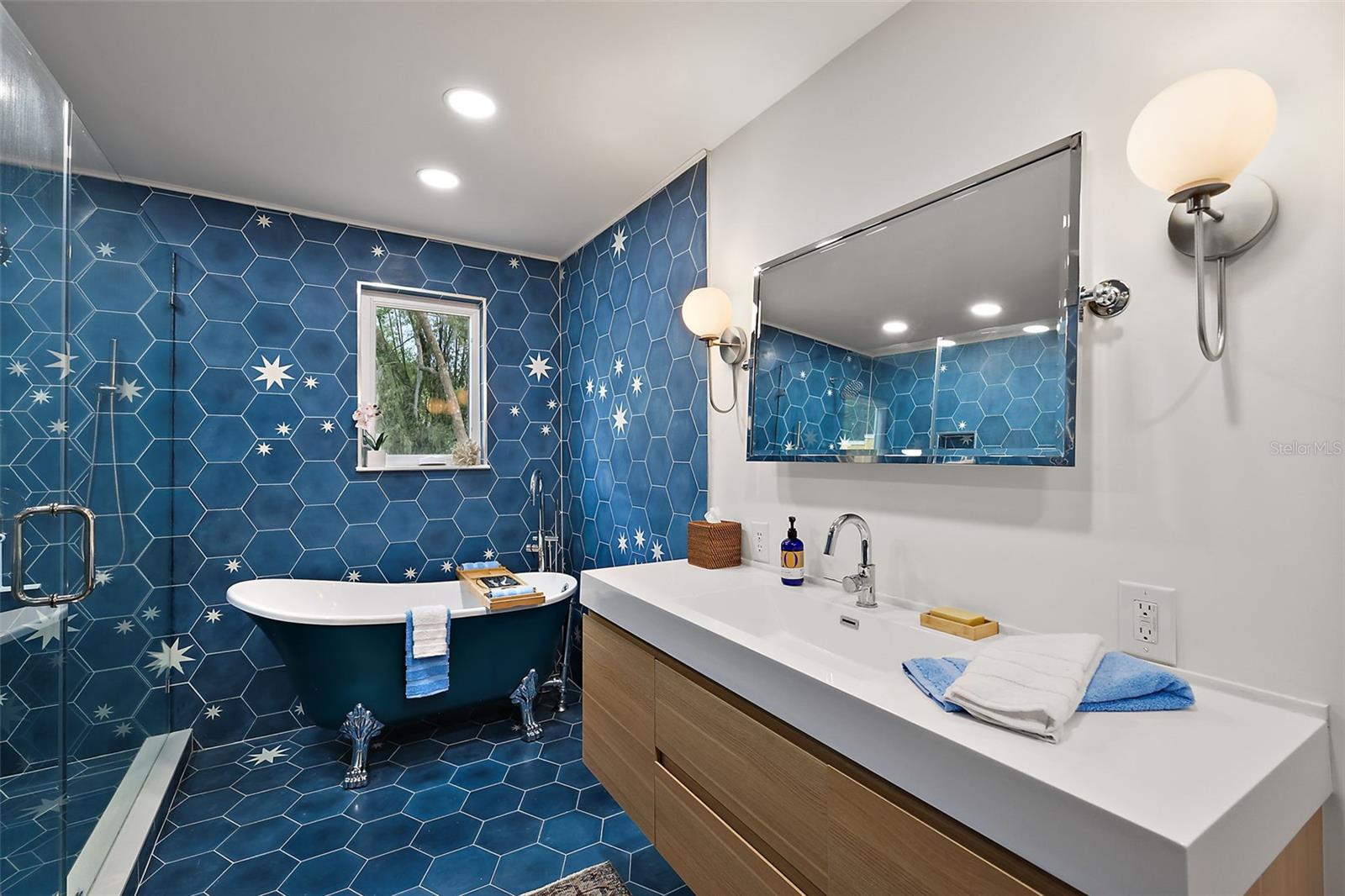 936 N ALEXANDER ST, MOUNT DORA, FL, 32757