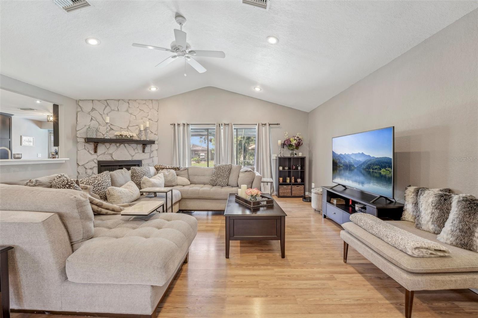 395 FOREST PARK RD, OLDSMAR, FL, 34677