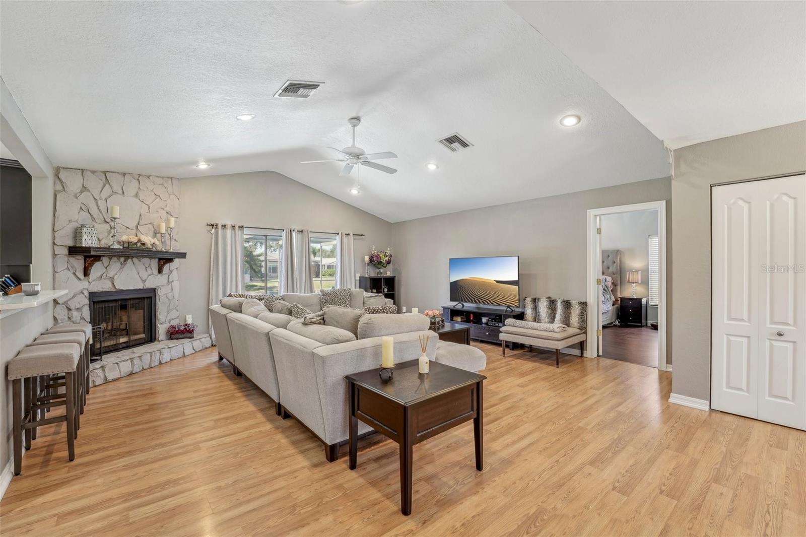 395 FOREST PARK RD, OLDSMAR, FL, 34677