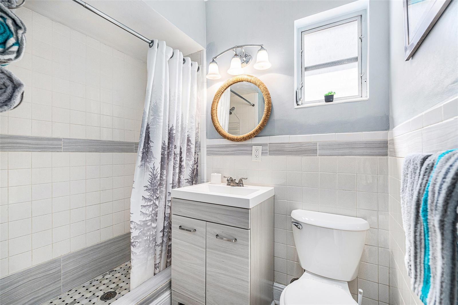 270 4TH ST NW #A&B, LARGO, FL, 33770