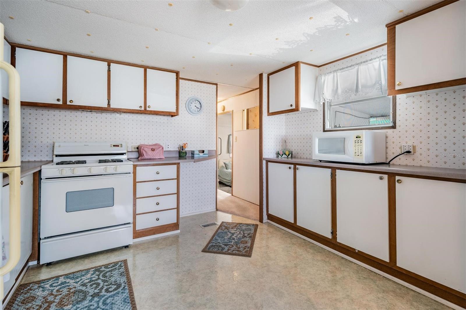 37042 LOIS AVE, ZEPHYRHILLS, FL, 33542