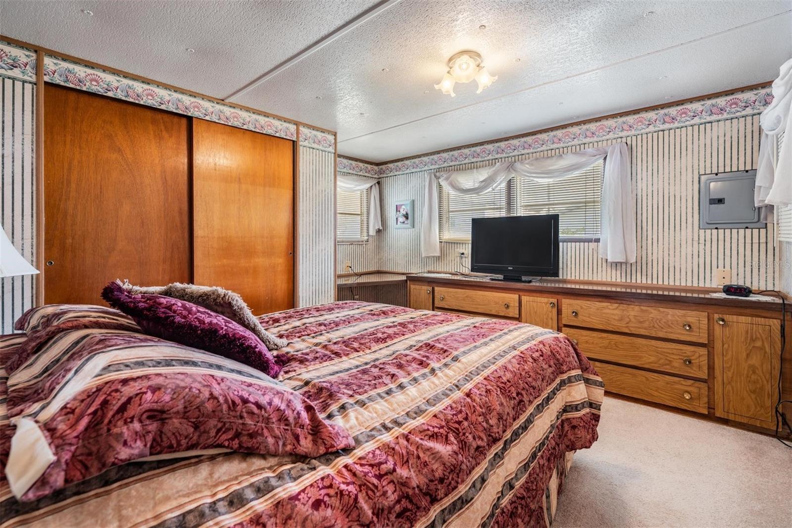 37042 LOIS AVE, ZEPHYRHILLS, FL, 33542