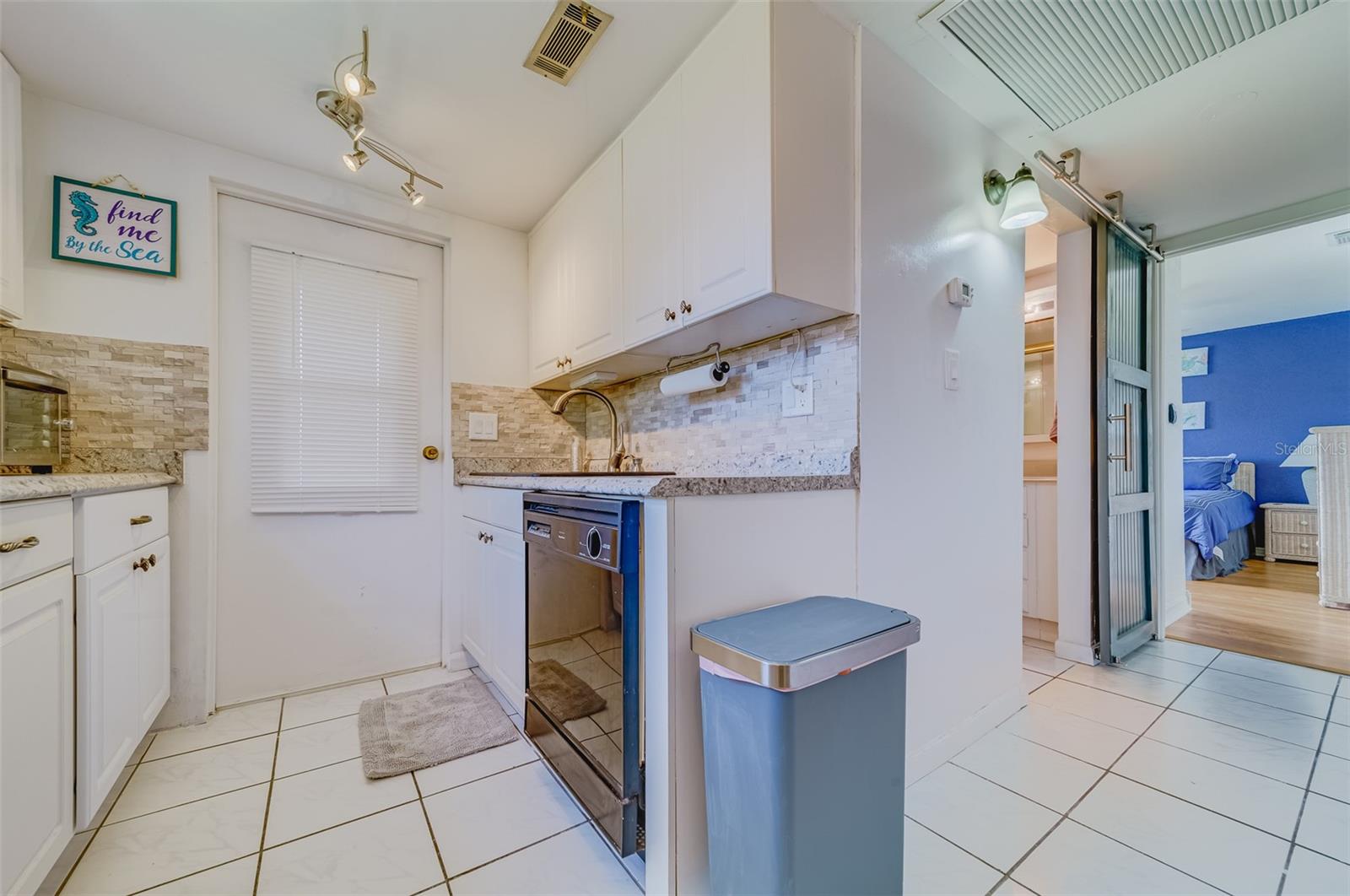 7701 STARKEY RD #208, SEMINOLE, FL, 33777